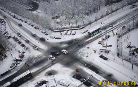 暴雪藍色預警繼續(xù)是怎么回事？暴雪天氣列車停運及雪天出行安全注意事項