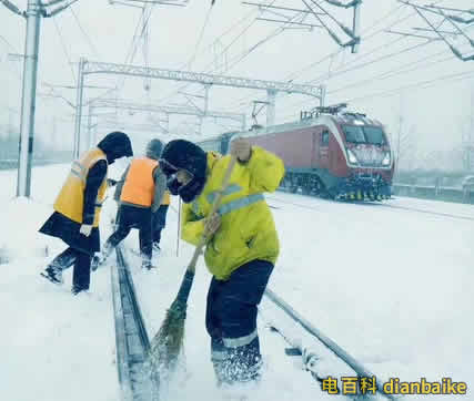 暴雪藍色預警繼續(xù)是怎么回事？暴雪天氣列車停運及雪天出行安全注意事項