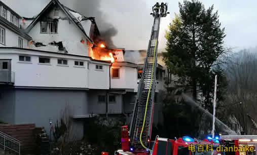 德百年建筑起火新聞